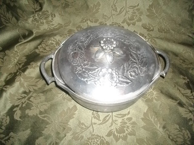 Vintage Everlast Aluminum Casserole Dish & Cover w/Pyrex Dish Included
