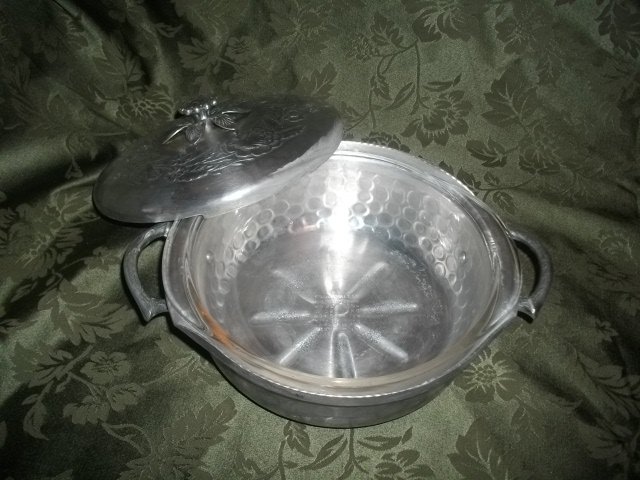Vintage Everlast Aluminum Casserole Dish & Cover w/Pyrex Dish Included