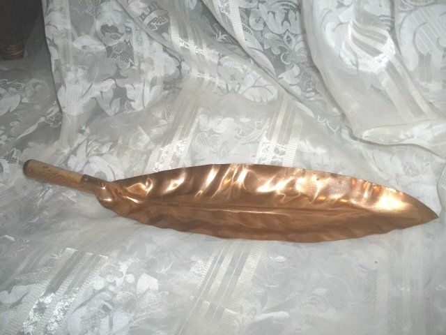 Vintage Hand Wrought Copper Leaf w/Wood Handle