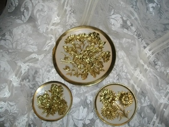 Vintage Enamel & Brass Plate Set ** Made in England
