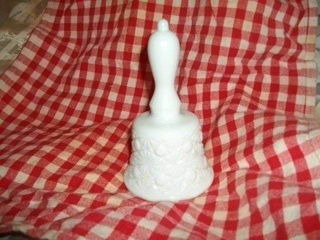 Vintage Westmoreland Glass Daisy & Button Bell