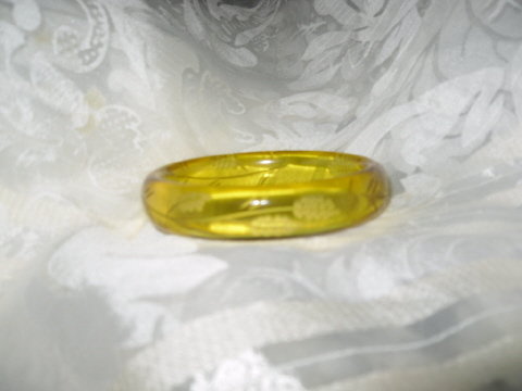 Vintage Carved Bakelite Bangle Bracelet
