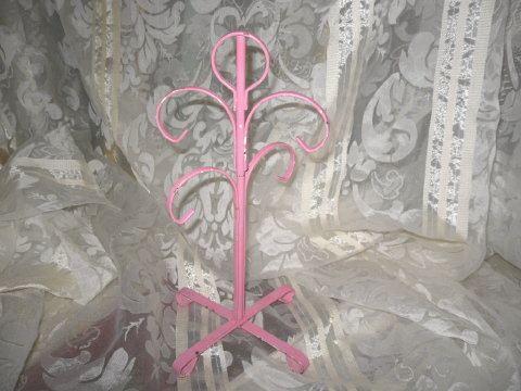 Vintage Pink Metal Cup Holder