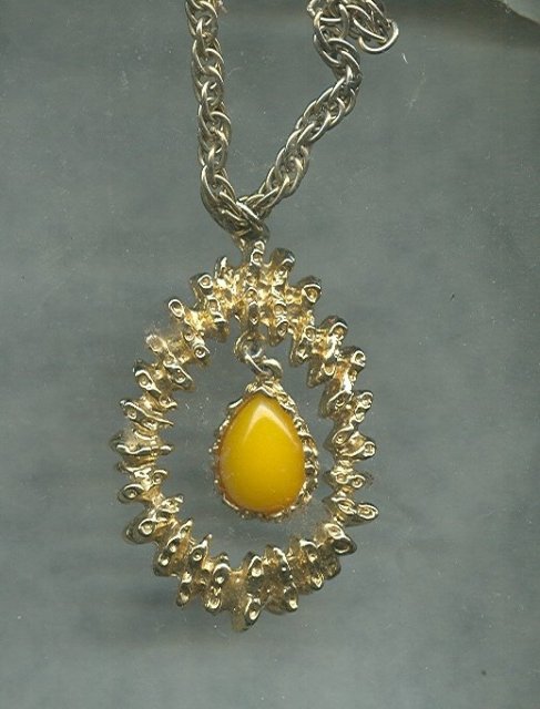 Vintage Sarah Coventry Pendant Necklace