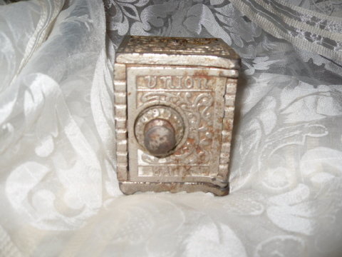 Vintage Cast Iron Union Bank Safe Coin Bank