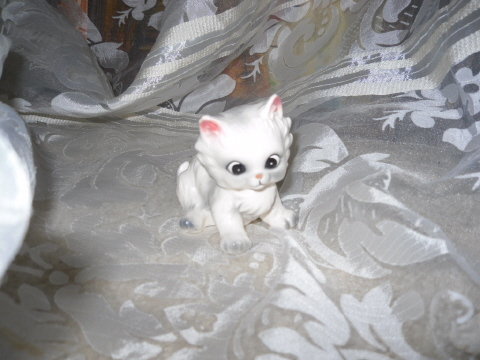 Vintage Josef Original Porcelain Kitty Cat