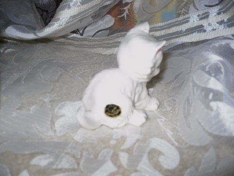 Vintage Josef Original Porcelain Kitty Cat
