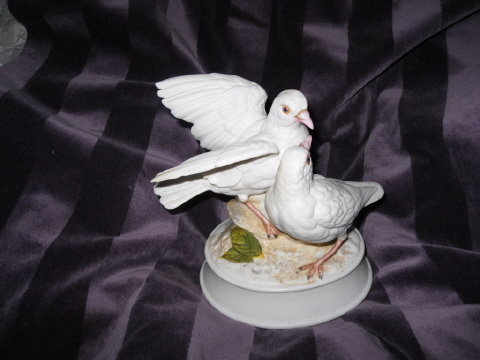 Gorham Porcelain Musical Dove Figurine