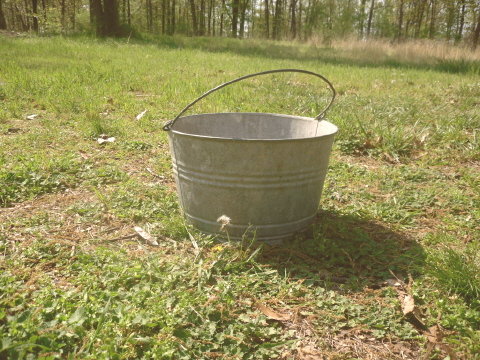 Vintage Large Galvanized Metal Bucket w/wire handle