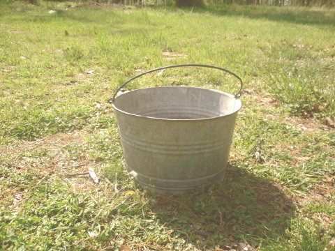 Vintage Large Galvanized Metal Bucket w/wire handle