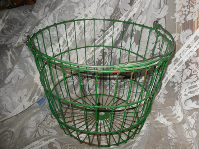Large Vintage Metal Wire Basket w/Metal Handle