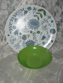 RETRO 1970's Melamine Dinner Plates & Bowls **Set of 4**