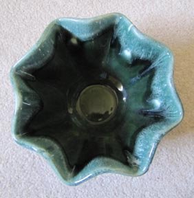 Hull Ruffled Bowl B6