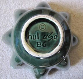 Hull Ruffled Bowl B6