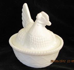 Kemple Hen on Nest Milk Glass