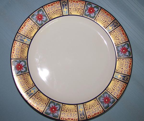 House of Lloyd Christmas Platter - Cathedral Window Platter