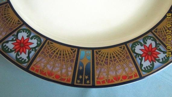 House of Lloyd Christmas Platter - Cathedral Window Platter