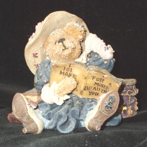 Boyds Bearstone Prissy La Vogue . . . Slave to Fashion