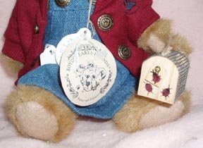 Boyds Bears Bailey with Bug Box