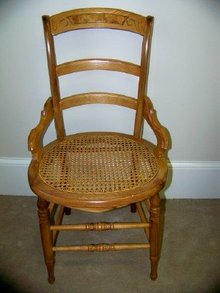 Cane chair with round seat