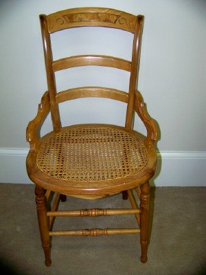 Cane chair with round seat