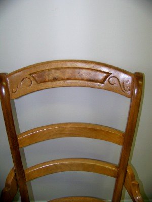 Cane chair with round seat