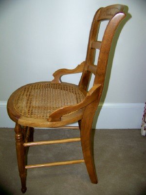 Cane chair with round seat