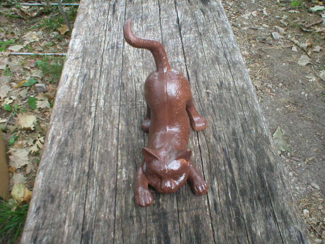 CAST IRON BROWN CAT