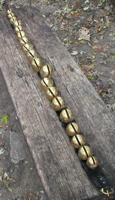 DOUBLE STRAP OF 19 BRASS SLEIGH BELLS DOORBELLS B