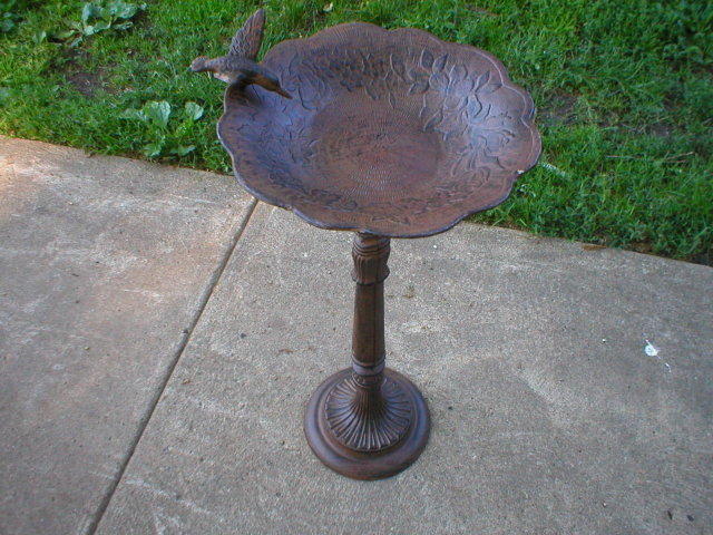 RUSTIC CAST IRON HUMMINGBIRD BIRDBATH GARDEN DECOR