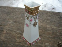 SMALL VASE MARKED NIPPON