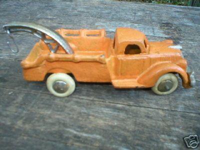 CAST IRON TOY WRECKER