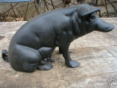 CAST IRON SITTING PIG IOWA COLLECTORS ITEM NR