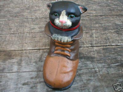 CAST IRON CAT IN BOOT IOWA COLLECTORS ITEM NR