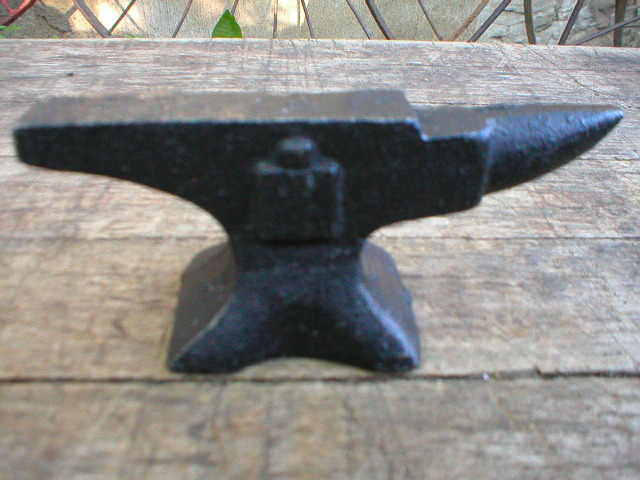 SMALL CAST IRON ANVIL MARKED IHC