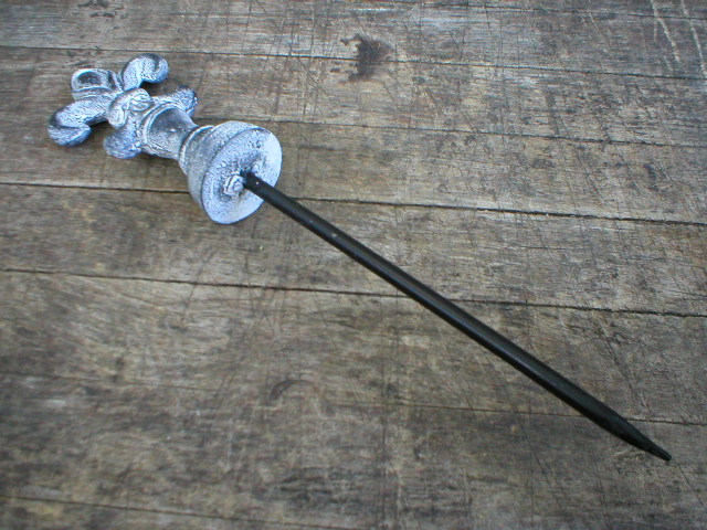 VICTORIAN HOSE GUIDE