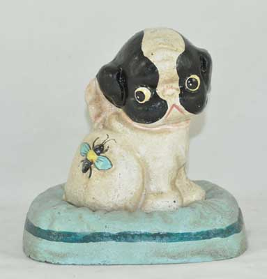 DOG WITH BEE BANK CAST IRON DECOR