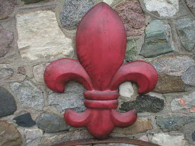 FLEUR DE LIS MOLDED METAL HOME DECOR SIGN
