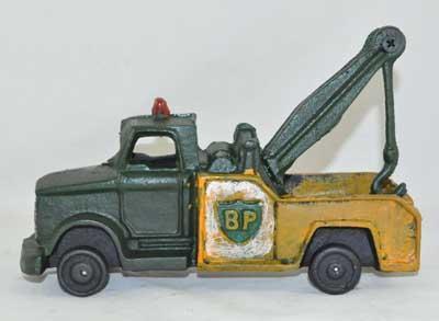 GREEN YELLOW WRECKER TOW TRUCK CAST IRON BP