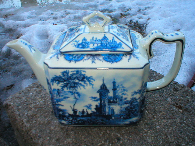 PORCELAIN UNIQUE SQUARE TEAPOT BLUE OLD WORLD DESIGN T