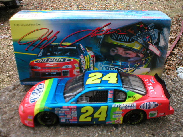 JEFF GORDON 1:24 DUPONT 2000 ACTION DIECAST CAR G