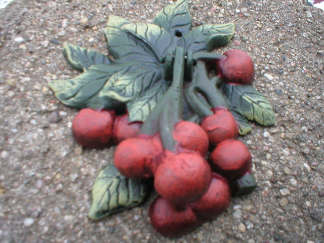 CHERRIES DOORKNOCKER CAST IRON