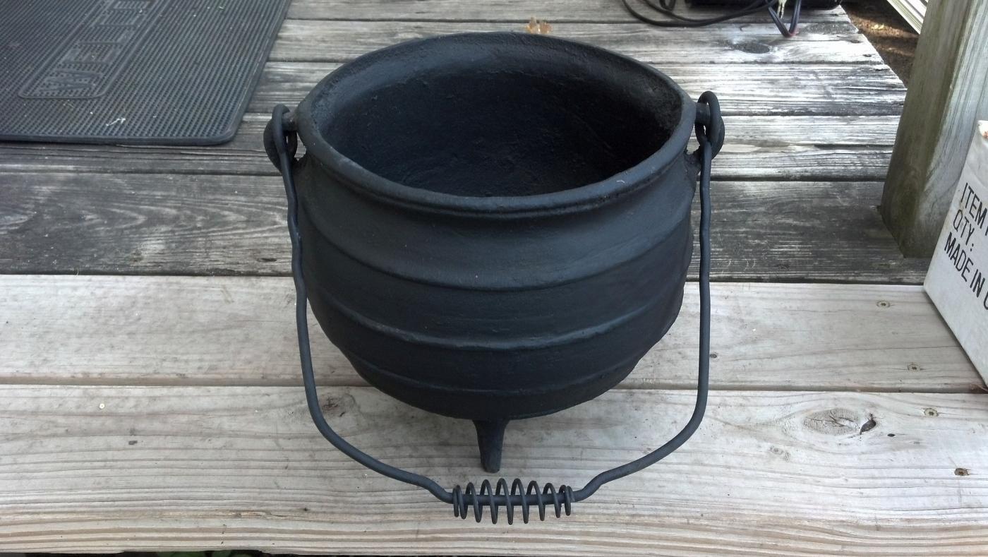 Outdoor Campfire Cooking Kettle w/Handle Open Fire Cast Iron Cabin Decor