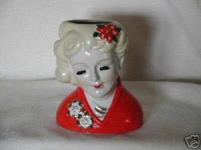 CHRISTMAS POINTSETTIA HAT HEAD VASE