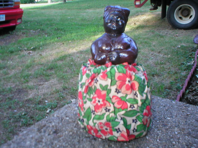 BLACK AMERICANA LADY PIN CUSHION
