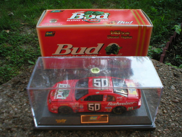 BUDWEISER LOUIE THE LIZARD 1:43 DIECAST CAR