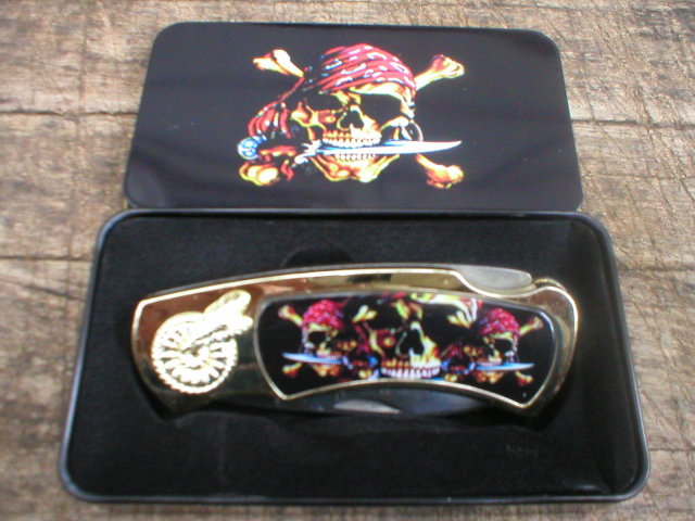 THREE SKULLS POCKET KNIFE IN COLLECTOR TIN BOX R
