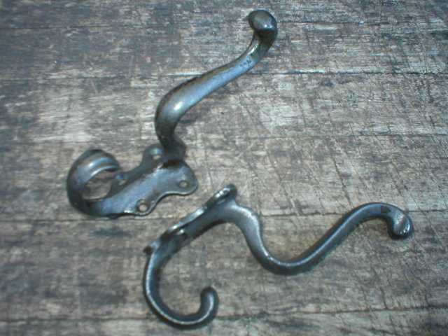 2 HALL TREE HOOKS VINTAGE STYLE COAT HANGERS B