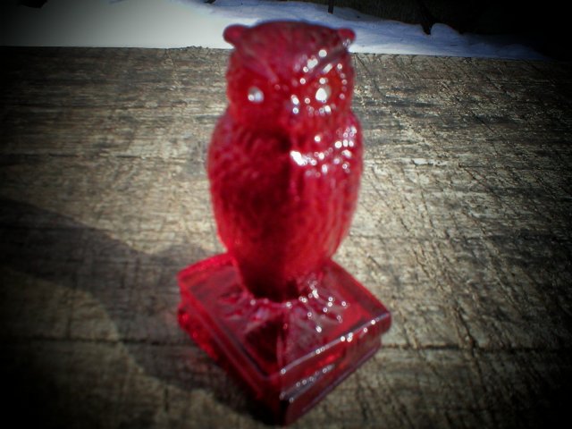 RUBY RED GLASS OWL ON BOOKS GLASS DECORATIVE ITEM O