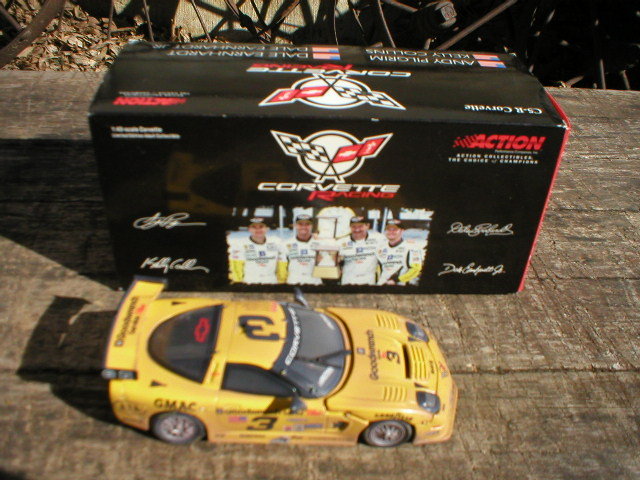 DALE EARNHARDT JR & SR 1:43 2001 CORVETTE C5R E
